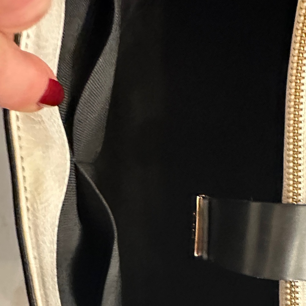 Elegant Black Leather Furla Bag - Picture 7 of 10